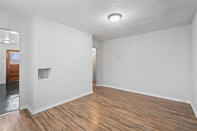 200 Moye Pl, Mt Oliver, PA 15210