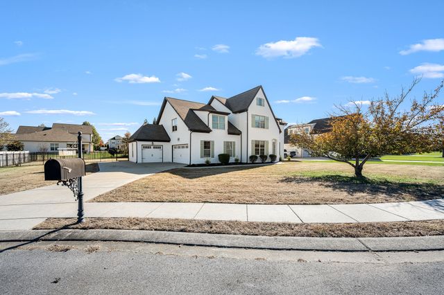 2826 Craythorne Dr, Murfreesboro, TN 37129