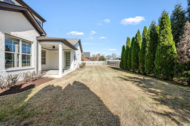 2826 Craythorne Dr, Murfreesboro, TN 37129