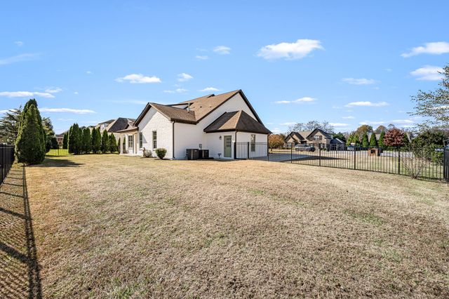 2826 Craythorne Dr, Murfreesboro, TN 37129