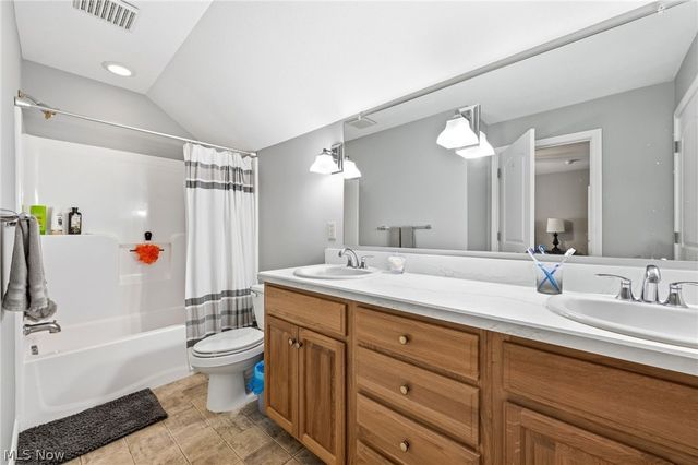 5067 Shepherds Glen, Willoughby, OH 44094