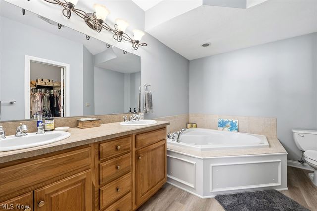 5067 Shepherds Glen, Willoughby, OH 44094