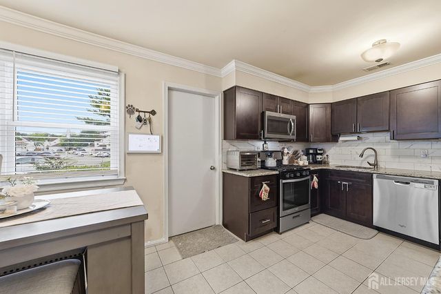 8 Cooper Court, Freehold, NJ 07728