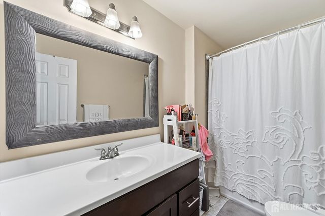 8 Cooper Court, Freehold, NJ 07728