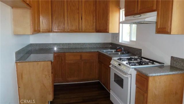 801 W F Street, Wilmington, CA 90744