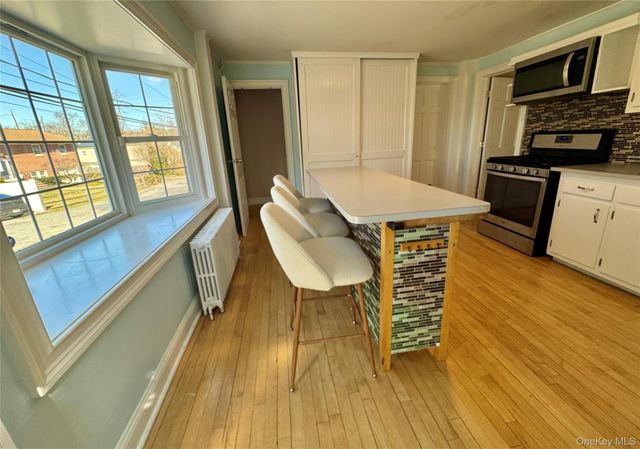 2 Ruth Lane, Glenwood Landing, NY 11547