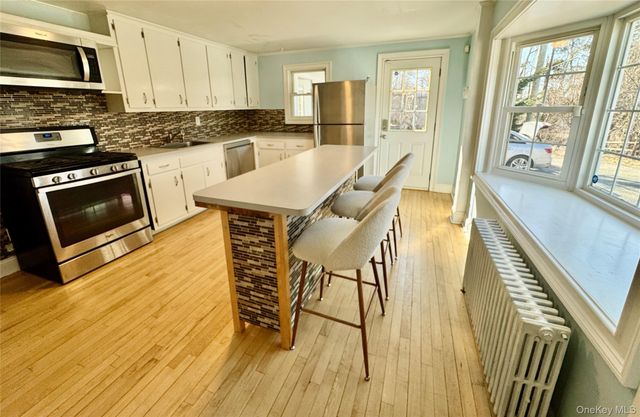 2 Ruth Lane, Glenwood Landing, NY 11547