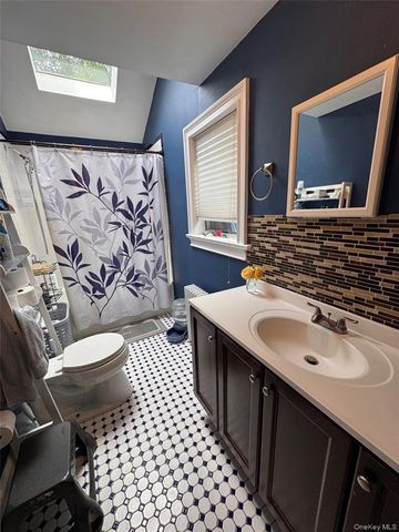 2 Ruth Lane, Glenwood Landing, NY 11547