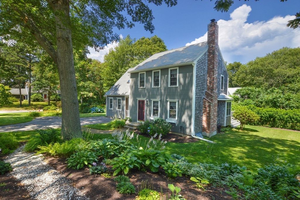 3 Old Barn Ln, Sandwich, MA 02644