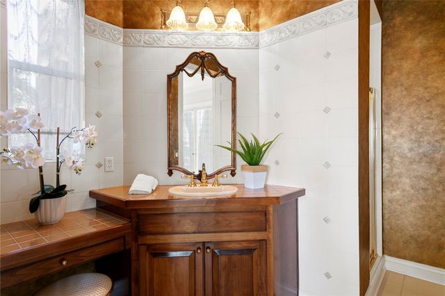 11710 N ARMENIA AVENUE, Tampa, FL 33612