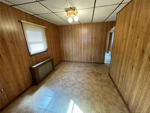 20 Wyona Avenue, Lindenhurst, NY 11757