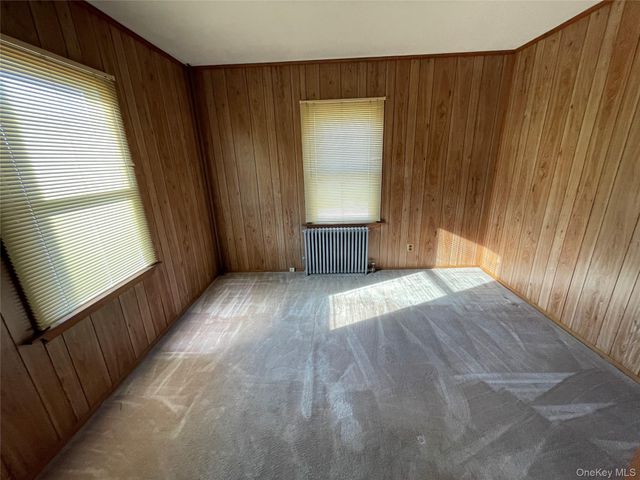 20 Wyona Avenue, Lindenhurst, NY 11757