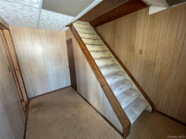 20 Wyona Avenue, Lindenhurst, NY 11757