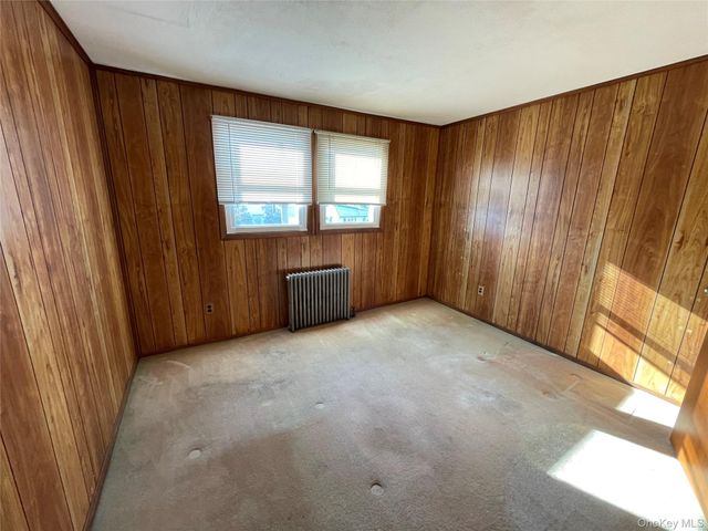 20 Wyona Avenue, Lindenhurst, NY 11757