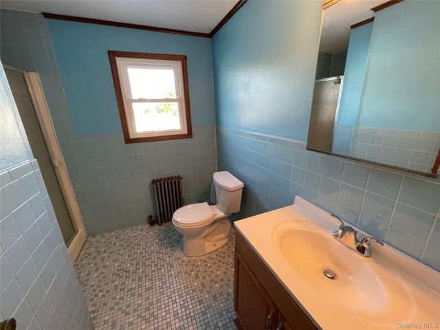 20 Wyona Avenue, Lindenhurst, NY 11757