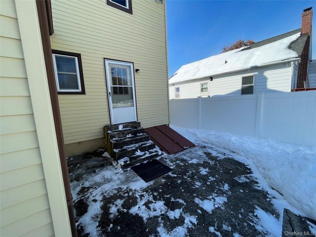 20 Wyona Avenue, Lindenhurst, NY 11757