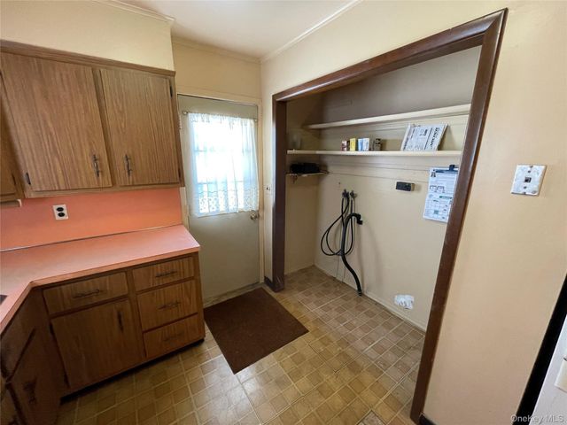 20 Wyona Avenue, Lindenhurst, NY 11757