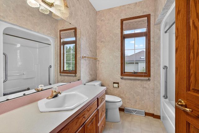 4431 BELLHAVEN LANE, Oshkosh, WI 54904
