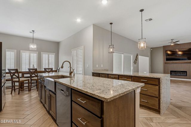 672 LA ENTRADA Circle, Sunland Park, NM 88063