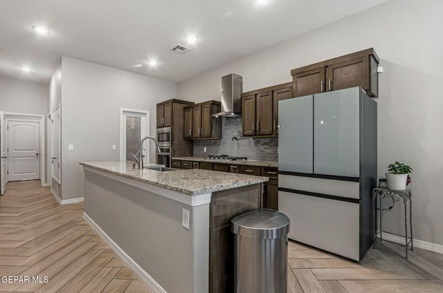 672 LA ENTRADA Circle, Sunland Park, NM 88063