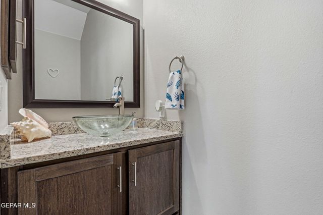 672 LA ENTRADA Circle, Sunland Park, NM 88063