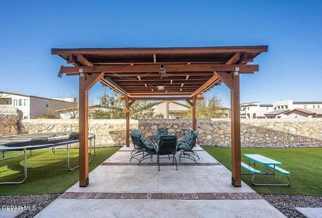 672 LA ENTRADA Circle, Sunland Park, NM 88063