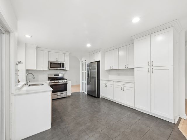 7943 Dada Drive, Gurnee, IL 60031