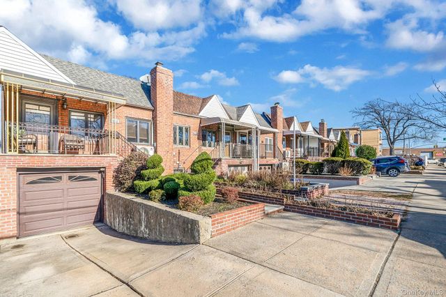 8615 77th Avenue, Glendale, NY 11385