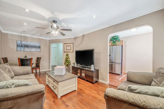 8615 77th Avenue, Glendale, NY 11385