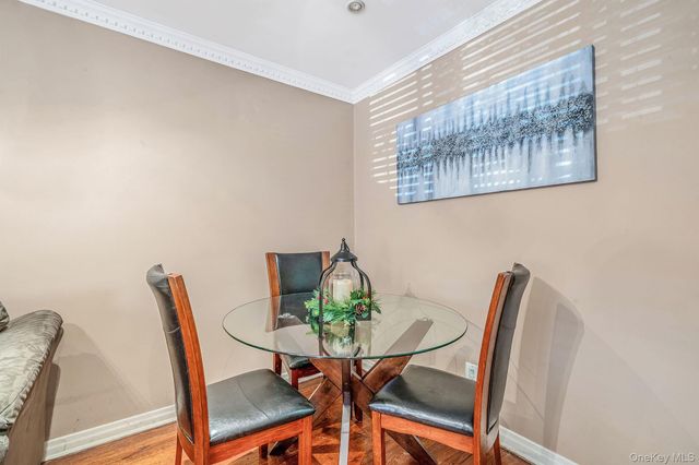 8615 77th Avenue, Glendale, NY 11385