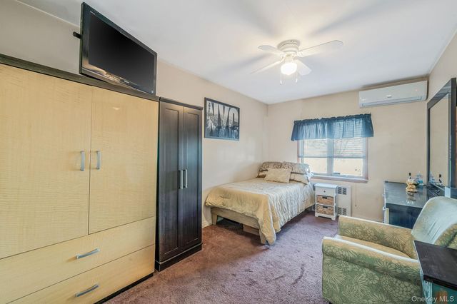 8615 77th Avenue, Glendale, NY 11385