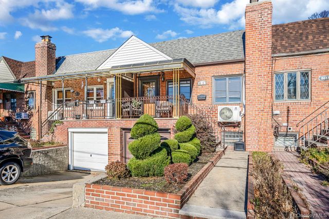 8615 77th Avenue, Glendale, NY 11385