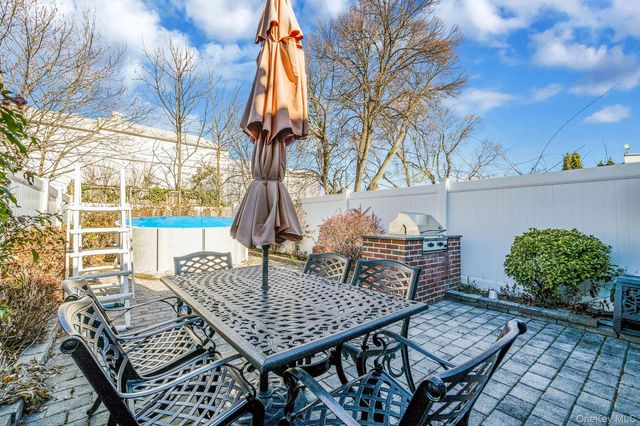 8615 77th Avenue, Glendale, NY 11385