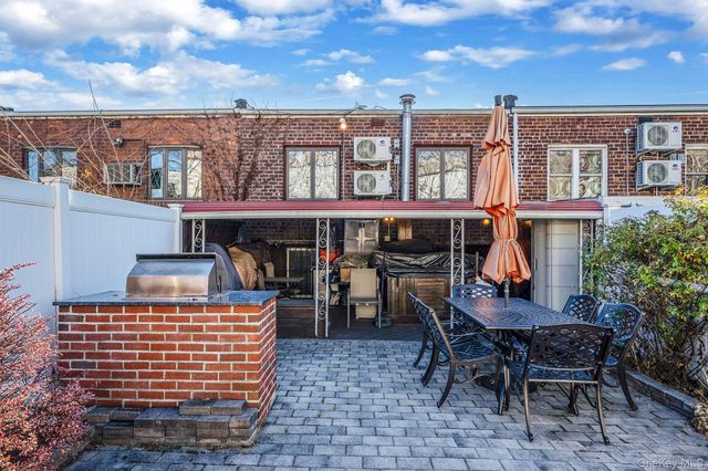 8615 77th Avenue, Glendale, NY 11385