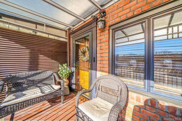 8615 77th Avenue, Glendale, NY 11385