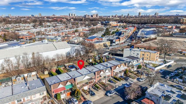 8615 77th Avenue, Glendale, NY 11385