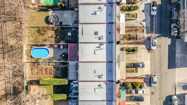 8615 77th Avenue, Glendale, NY 11385