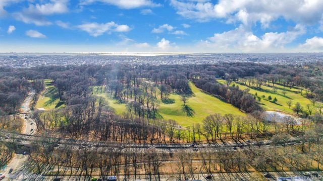 8615 77th Avenue, Glendale, NY 11385