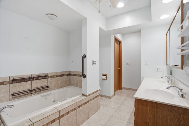 346 32nd Street NW, Cedar Rapids, IA 52405