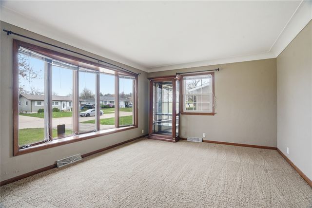 346 32nd Street NW, Cedar Rapids, IA 52405
