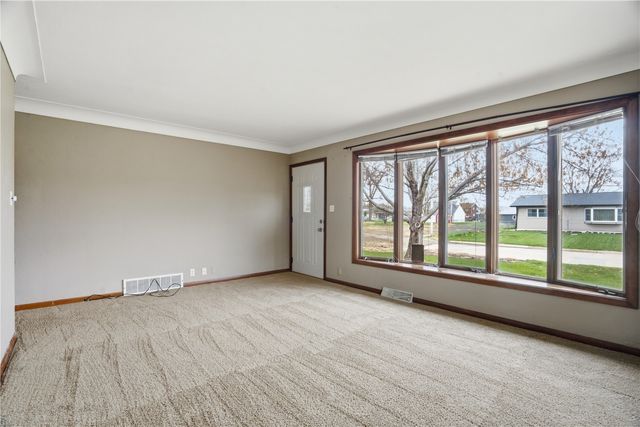 346 32nd Street NW, Cedar Rapids, IA 52405