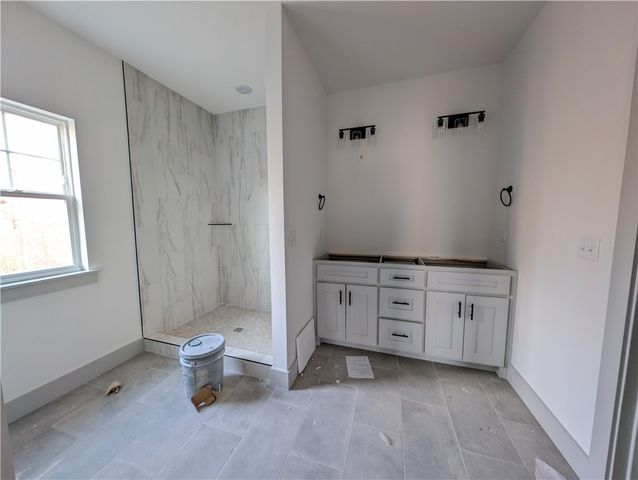 8 Whithorn Lane, Bella Vista, AR 72715