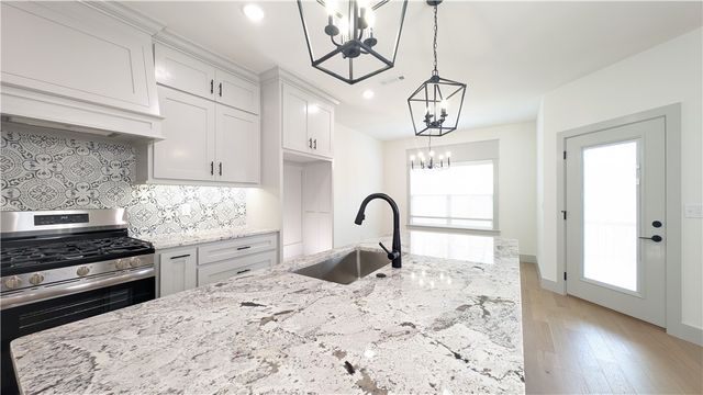 8 Whithorn Lane, Bella Vista, AR 72715