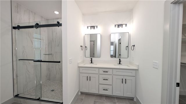 8 Whithorn Lane, Bella Vista, AR 72715