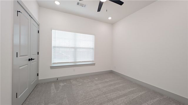 8 Whithorn Lane, Bella Vista, AR 72715