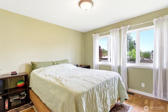 1817 S 262nd Place, Des Moines, WA 98198