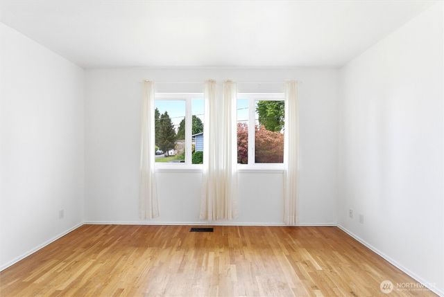 1817 S 262nd Place, Des Moines, WA 98198