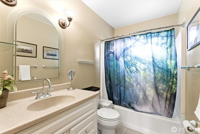 1817 S 262nd Place, Des Moines, WA 98198