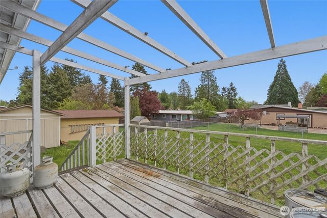 1817 S 262nd Place, Des Moines, WA 98198