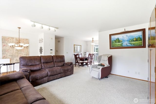 1817 S 262nd Place, Des Moines, WA 98198